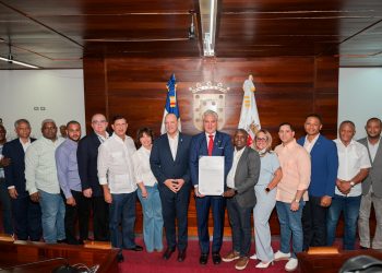 Concejo de Regidores de Santiago reconoce al Doctor David B. Samadi como "Hijo Adoptivo"