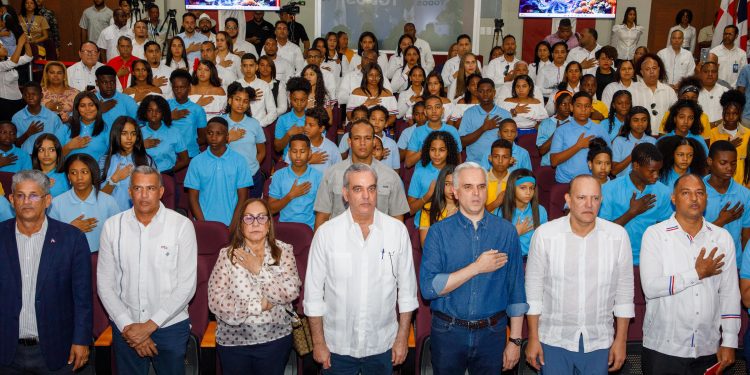 Presidente Abinader inaugura Politécnico en Artes Francisco Antonio Lora Cabrera, con 24 aulas, que beneficiará a 840 estudiantes en Navarrete