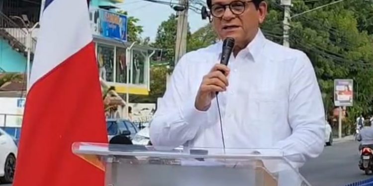 Senador Daniel Rivera entrega tótems urbanísticos en los municipios Licey al Medio y Villa González