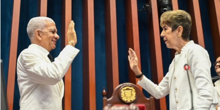 Ricardo de los Santos es reelecto presidente del Senado de la República Dominicana