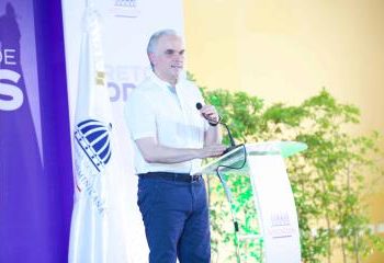 Ministro de Educación dice el país está preparado para recibir a estudiantes y docentes