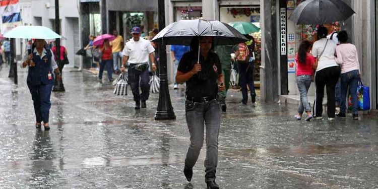 Onda tropical provocará intensas lluvias y tormentas eléctricas en el país