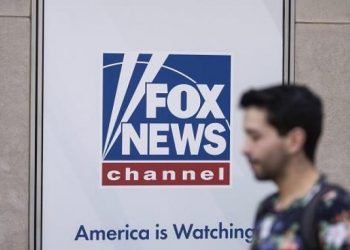 Presentador de Fox News se disculpa tras decir que habría que matar a personas sintecho