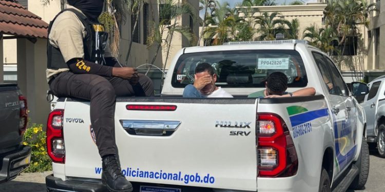 Policía detiene a 14 personas por "orgía"