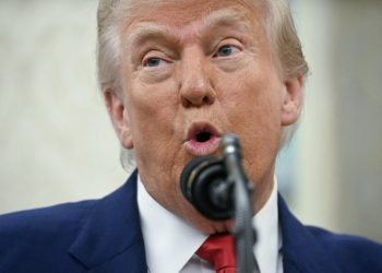 Donald Trump afirma que se debe "hacer más difícil" el examen para adquirir ciudadanía estadounidense