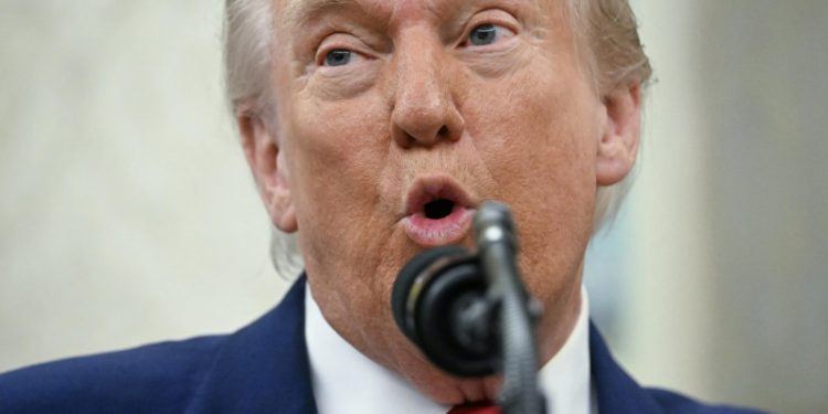 Donald Trump afirma que se debe "hacer más difícil" el examen para adquirir ciudadanía estadounidense