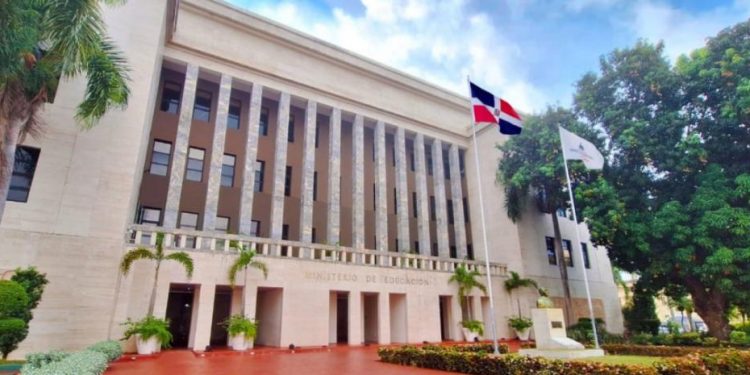 Educación suspende docencia en centros cercanos a ríos y cañadas y activa protocolos de seguridad