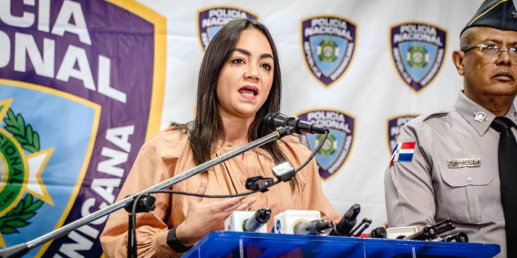 Faride afirma que sacan 460 armas de las calles