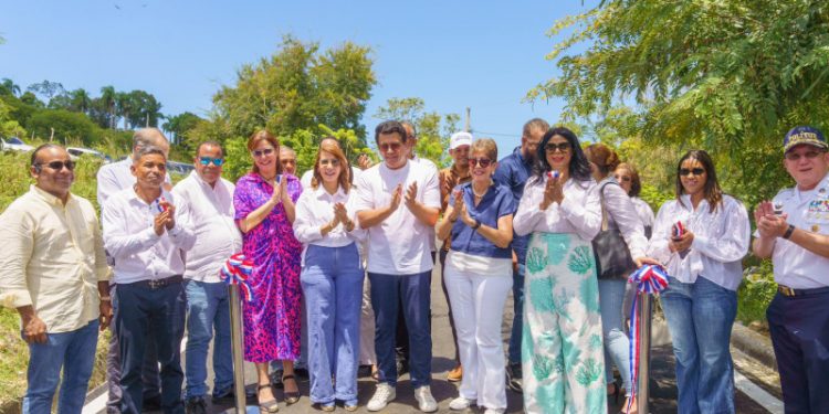 Ministro de Turismo inaugura calles en Sosúa-Puerto Plata