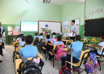 Educación pública de Santiago se apoya en 7 colegios privados por falta de cupos