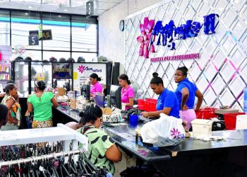 Tiendas chinas usan personal dominicano en lugar de haitianos