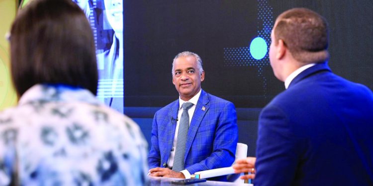 Gobierno defiende a Punta Catalina, pero insiste en la diversificación energética