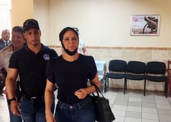 Exdiputada Rosa Amalia Pilarte es ingresada a la cárcel de Rafey de Santiago