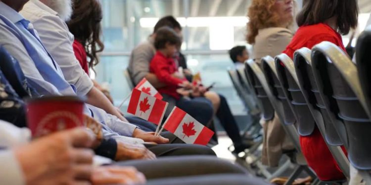 Canadá reduce la cifra de migrantes que puede aceptar