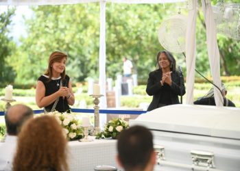 Dan último adiós a María Cristina Camilo en "un día hermoso"