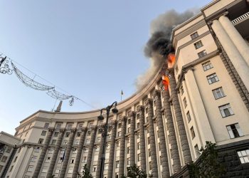 Ofensiva rusa a la sede del gobierno ucraniano con drones y misiles deja al menos cinco muertos