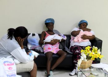 Hospitales registran 4,856 partos menos en madres haitianas este año