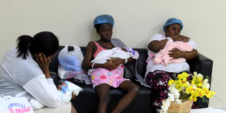 Hospitales registran 4,856 partos menos en madres haitianas este año
