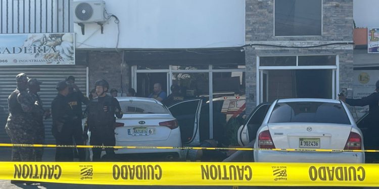 Suspenden a policías involucrados en muerte de cinco hombres en Santiago