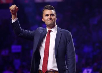 El funeral de Charlie Kirk en Glendale genera tensión y medidas extremas de seguridad