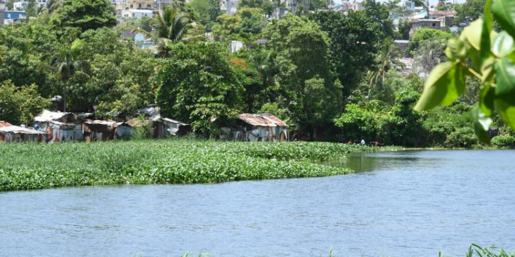 Familias en riberas del río Ozama esperan Gobierno agilice su traslado
