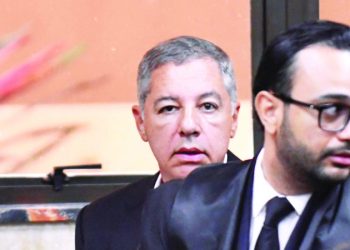 Querellantes desisten de acción contra exministro y reclaman liberación de pago pendiente