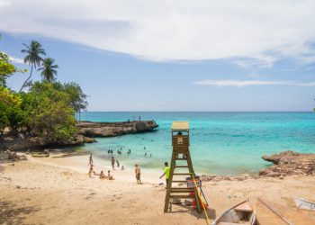 Collado garantiza entrega de parque submarino La Caleta en 30 días