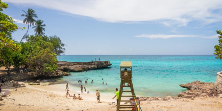 Collado garantiza entrega de parque submarino La Caleta en 30 días