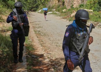 Dos policías heridos tras el ataque de una pandilla