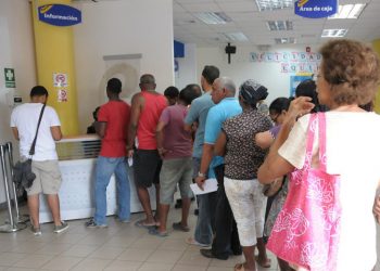 El viacrucis de reclamar por servicios en República Dominicana