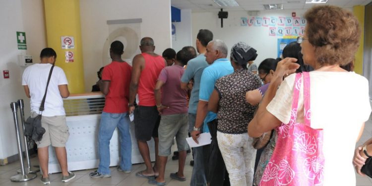 El viacrucis de reclamar por servicios en República Dominicana