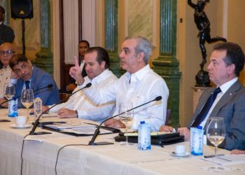 Abinader se reúne con empresarios y productores; pasa balance sobre economía y el desarrollo del país