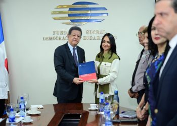 Leonel Fernández recibe a Faride Raful y a la Comisión de Reforma Policial