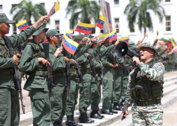 Maduro invita al diálogo a Trump, pese al despliegue de buques estadounidenses