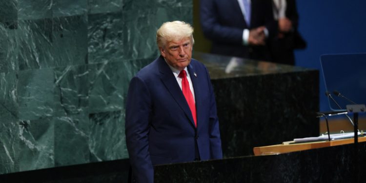 Ataques de Estados Unidos a narcolanchas buscan justificar deportaciones de venezolanos, dice sociólogo