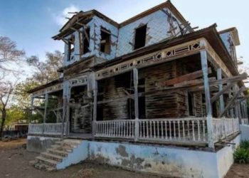 Investigarán si existieron manos criminales en incendio de emblemática villa en Monte Cristi