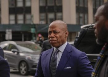Nueva York: el alcalde Eric Adams se retira de la carrera a la reelección