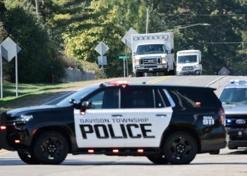 Un muerto y varios heridos tras tiroteo e incendio en iglesia mormona en EEUU