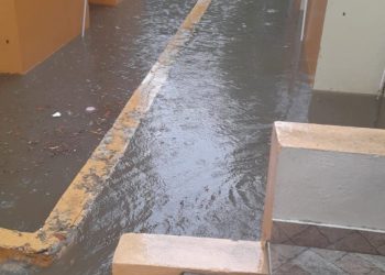 Fuertes lluvias provocan inundaciones en varios sectores de Santiago