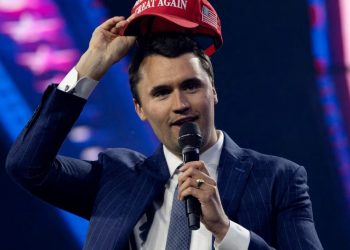 FBI pide colaboración ciudadana en búsqueda del asesino de Charlie Kirk