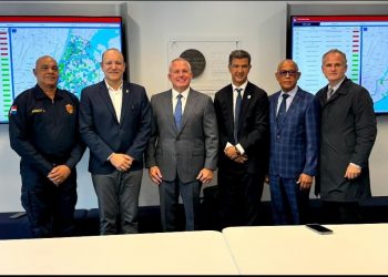 Alcalde Ulises Rodríguez fortalece cooperación con Bomberos de Nueva York en beneficio de Santiago