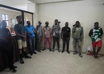 Retienen vehículo con varios haitianos indocumentados en Jarabacoa