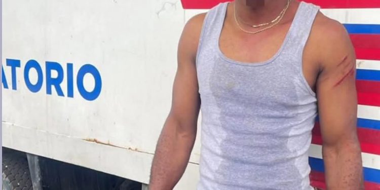 Arrestan haitiano tras agredir con machete a agente de Migración