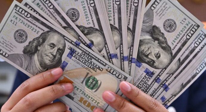 Dólar a la baja: cae 230 puntos tras medidas adoptadas por Junta Monetaria