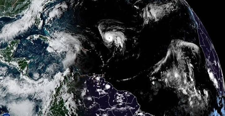 Humberto es ya huracán categoría 5 mientras surge depresión que podría afectar a EE.UU.