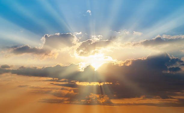 Este lunes se observará un cielo soleado y en ocasiones un poco nuboso