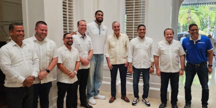 Abinader anuncia construcción de arena para baloncesto en Tamboril