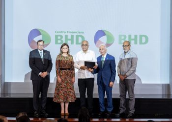 BHD dona RD$100 millones para preservar el Ateneo Amantes de la Luz