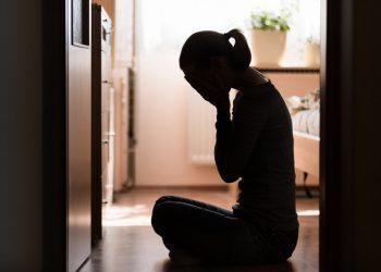 Mujeres tienen mayor riesgo de sufrir depresión, revela estudio