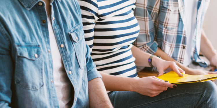 El 56.7% de quienes migran por trabajo son jóvenes entre 15 y 39 años